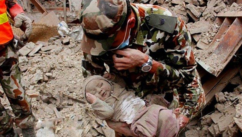 Nepal-Earthquake-Miracle-A-4-month-old-baby-pulled-out-alive-from-rubble-22-hrs-after-earthquake